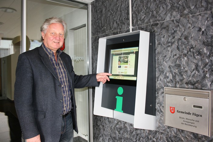 Bild 1 Inbetriebnahme Bürgermeister Walter Höllwarth Oktober 2015 web