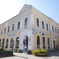 FRISEUR + HAARREPARATUR 