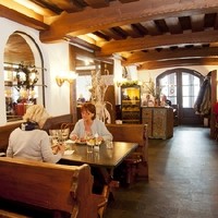 Weinbau Wolf Heinz u. Christa Heuriger