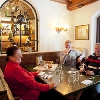 Weinbau Wolf Heinz u. Christa Heuriger