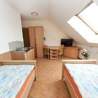 KÖLBLEITNER TRANSPORTE BAGGERUNGEN INDUSTRIEDEMONTAGEN | FRIEDI´S PUB Fremdenzimmer MINICHBERGER-KÖLBLEITNER