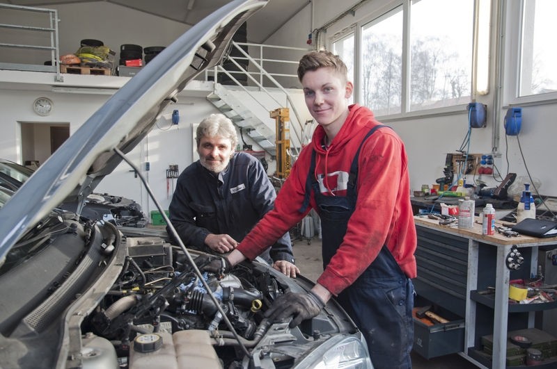 KFZ Bauer Fahrzeughandel - Reifenhandel - Servicestation In Neuhofen An ...