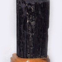 Schwarzer Turmalin Kristall auf Holzsockel

http://stores.ebay.at/Stones-and-Spirit
http://www.stonesandspirit.at

Heilwirkung auf den Körper:
Körperlich wirkt Schörl entspannend, schmerzlindernd und 