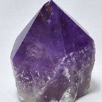 Amethyst Spitzen aus Bolivien.
Sehr dunkle, schöne Farbe.
Bis 2,5 Kg lagernd.

http://stores.ebay.at/Stones-and-Spirit
http://www.stonesandspirit.at/