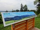 ...für alle Bergfreunde: 
 das neue Panoramabild am Schloßberg mit Beschriftung aller sichtbaren Berge und Ortschaften. Der Blick reicht an klaren Tagen bis zu den Schladminger Tauern...