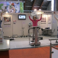 Mitarbeiter mit aktiver Kundenanimation am Krauhan Stand in Klagenfurt!