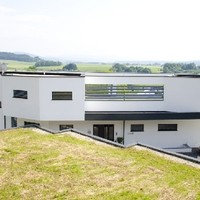 Flachdach , Flachdach mit Begrünung , Flachdach mit Bekiesung