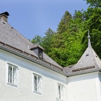 Holzschindeldeckung Pfarre Friedburg mit Gaupeneinbau und Turmeindeckung