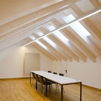 Innenansicht Sichtdachstuhl Seminarraum Pfarrheim Lengau
