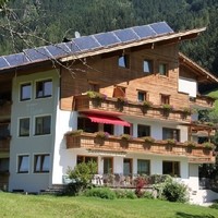 Gästehaus Wurm im Zillertal sandgestrahltes Holz und die Fassade