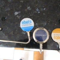 Handtaschenhalter mit Logo