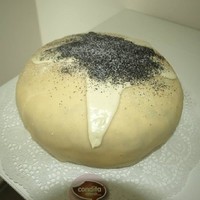 Der Germknödel, der eigentlich eine Schwarzwälder-Kirsch-Torte is