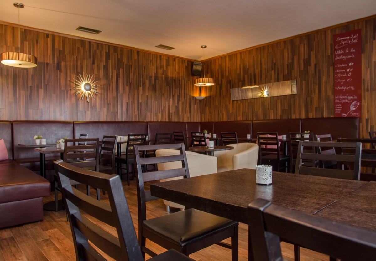 Galerie Sofa Bar Olena Karafillis