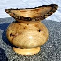 1200 Vase aus Rüsterholz