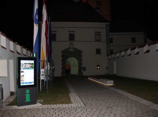 Infopoint Eberndorf bei Nacht 2