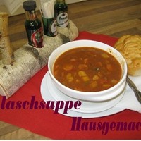 Gulaschsuppe hausgemacht