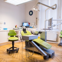 Dr. Olivier Sebastian Barsa   Zahnarzt   Zahn Linz2