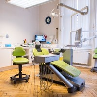 Dr. Olivier Sebastian Barsa   Zahnarzt   Zahn Linz2