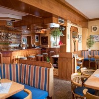 Iris Stummer Cafe Pub4