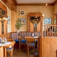 Iris Stummer Cafe Pub2