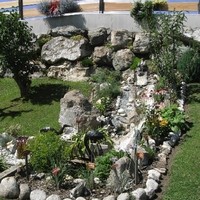 5 Garten mit Wasserfall