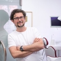 Dr. Michael Mathe   Zahnarzt