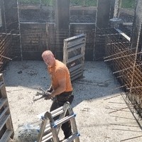 Naturpoolbau Schalung mit Bewehrung
