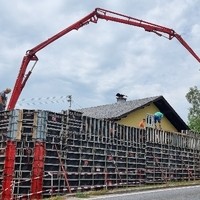 Schalung Betonwand zur Bundesstraße