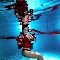 Unterwasser Fotoshooting Parthl Martin Girl in Roten Dessous 