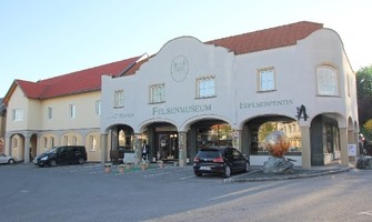 Felsenmuseum - Edelserpentinmuseum - Schaubergwerk