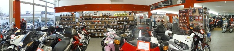 Schauraum Bikes, Helme und Zubehör
