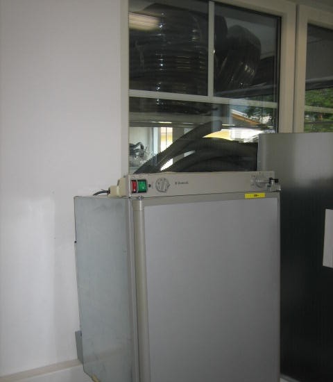 Dometic Spezial Kühlschrank für Wohnmobil 12V / 230V / Gasbetrieb