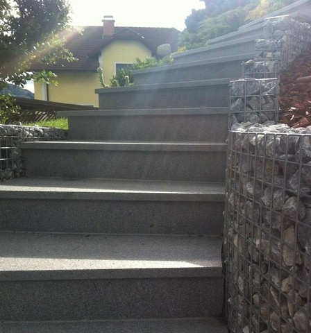 Stufenanlage Padang Dark Grey