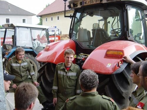 SCHULUNG: Landwirtschaftliche Fahrzeuge und Geräte