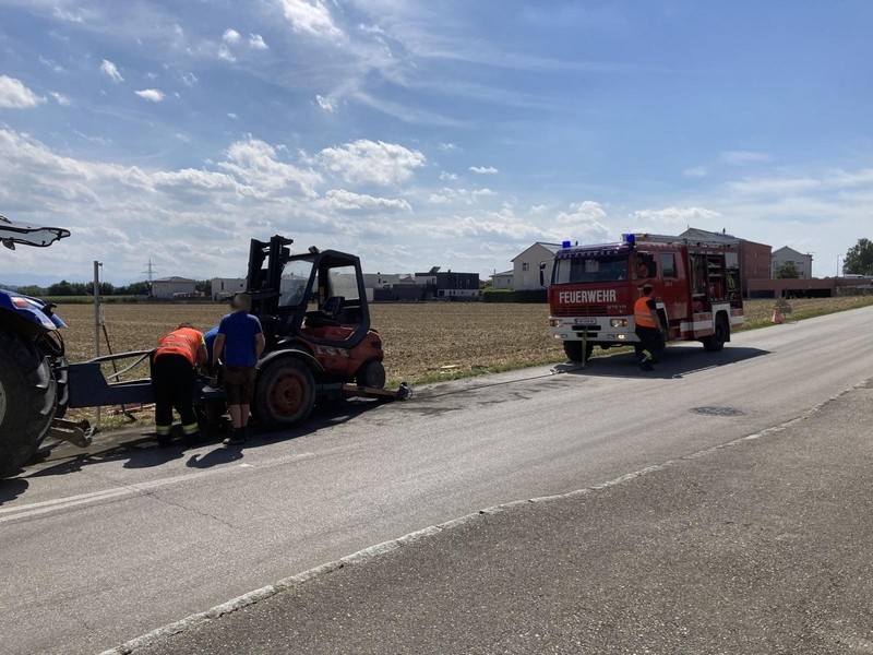 Einsatz: Ölspur/Fahrzeugbergung