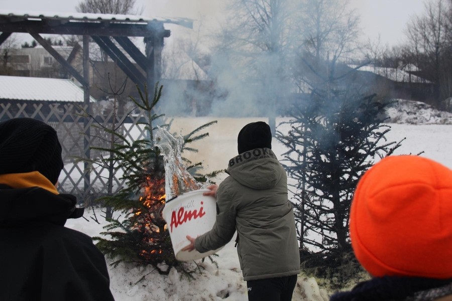 FJ: Brandverhütung Weihnachtsbaum