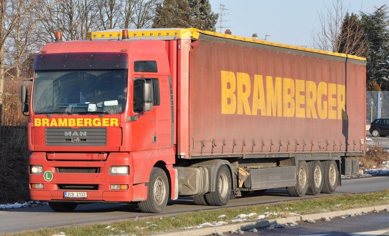 Transporte, Österreich, Deutschland, Schweiz, Transport, Oberösterreich, Moosbach, Teilladungen, Komplettladungen, Messetransporte, Termintransporte, Landmaschinentransporte, Altpapiertransporte, Lager